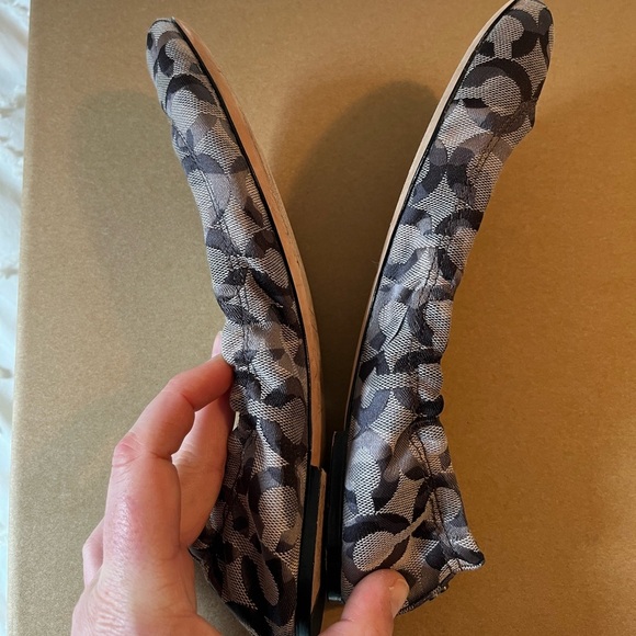 Coach "Aly" C Logo Signature Tan Gray & Black Camo Ballet Flats Shoes Size 7.5B - Picture 9 of 15